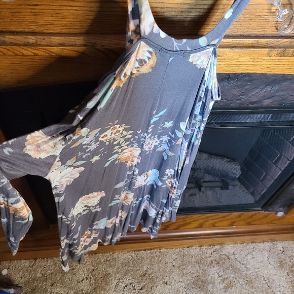 Dress - Picture 4 of 5